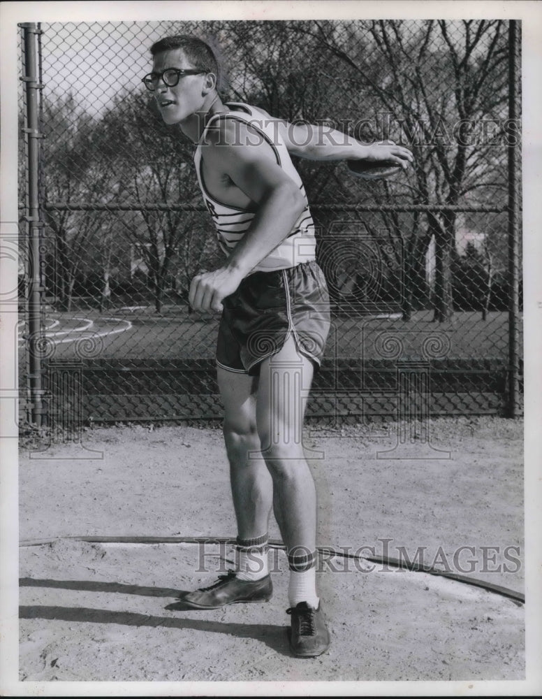 1960 Press Photo Roger Aaron Shaker ready to throw an object - nes04349 - Historic Images