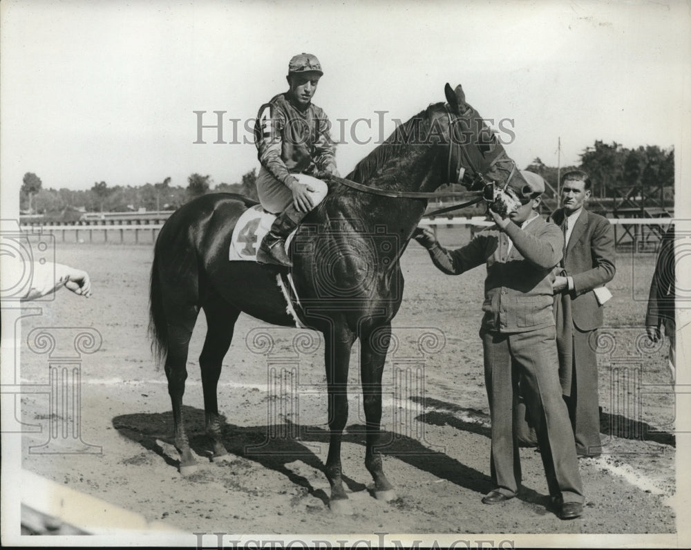 1933 Press Photo Dark Winter, Jockey Gilbert, Saratoga Springs Race, New York - Historic Images