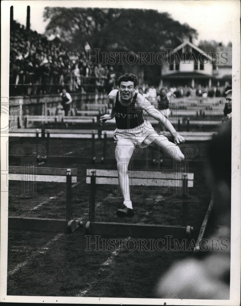 1945 Press Photo Pat McCormick, Track, Rocky River High School, West Tech Relays - Historic Images