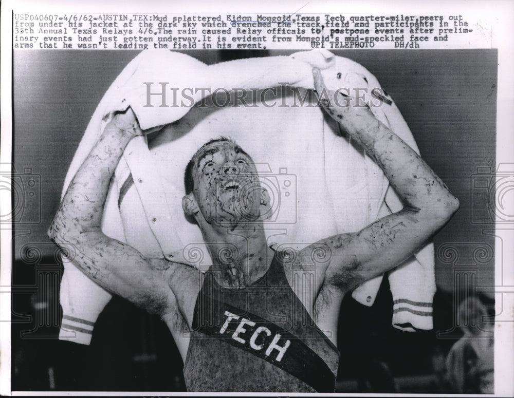 1962 Press Photo Texas Tech's Eldon Mongold Watches Rain at Texas Relays - Historic Images
