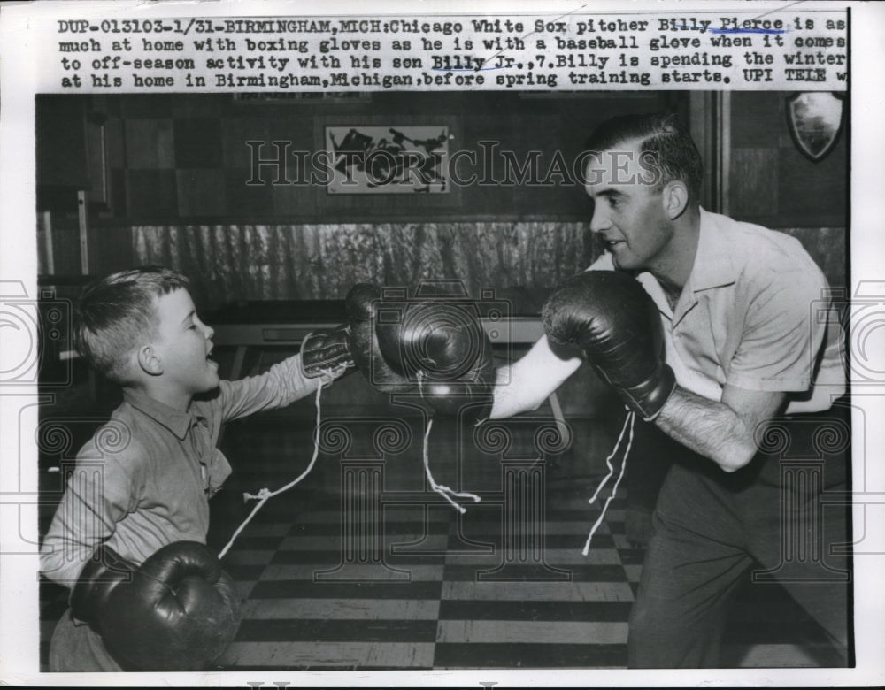 1961 Press Photo Billy Pierce Pitcher Chicago White Sox Boxes With Son Billy Jr - Historic Images