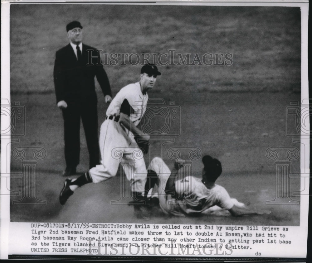 1955 Press Photo Bobby Avila Indians Out At 2nd By Fred Hatfield Tigers MLB - Historic Images