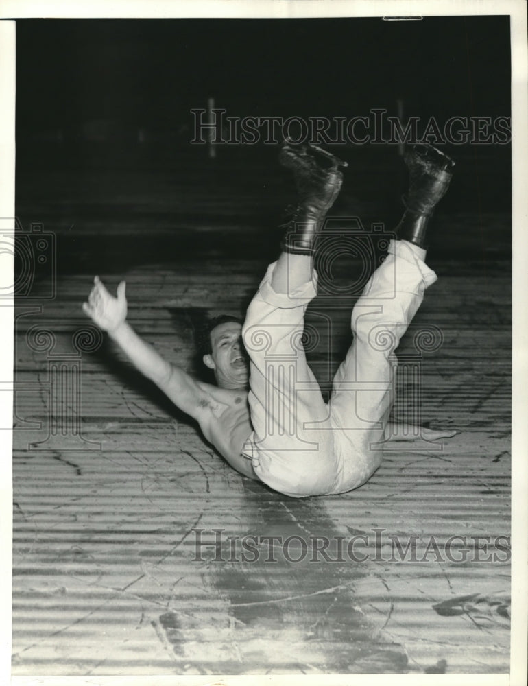 1938 Press Photo Larry Jackson Sonja Henie Ice Review Miami Florida Show Skating - Historic Images