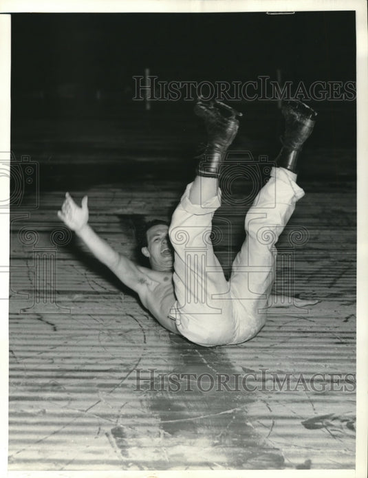 1938 Press Photo Larry Jackson Sonja Henie Ice Review Miami Florida Show Skating - Historic Images