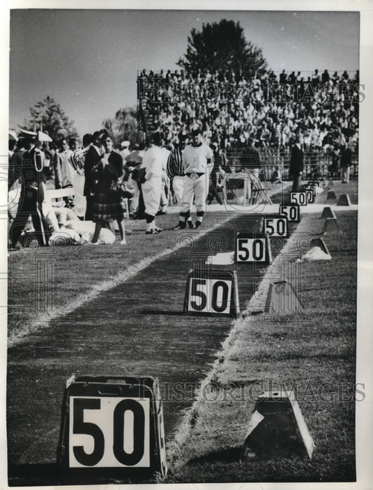 1961 Press Photo University Washington Perdue Football Game Seattle Spectators - Historic Images