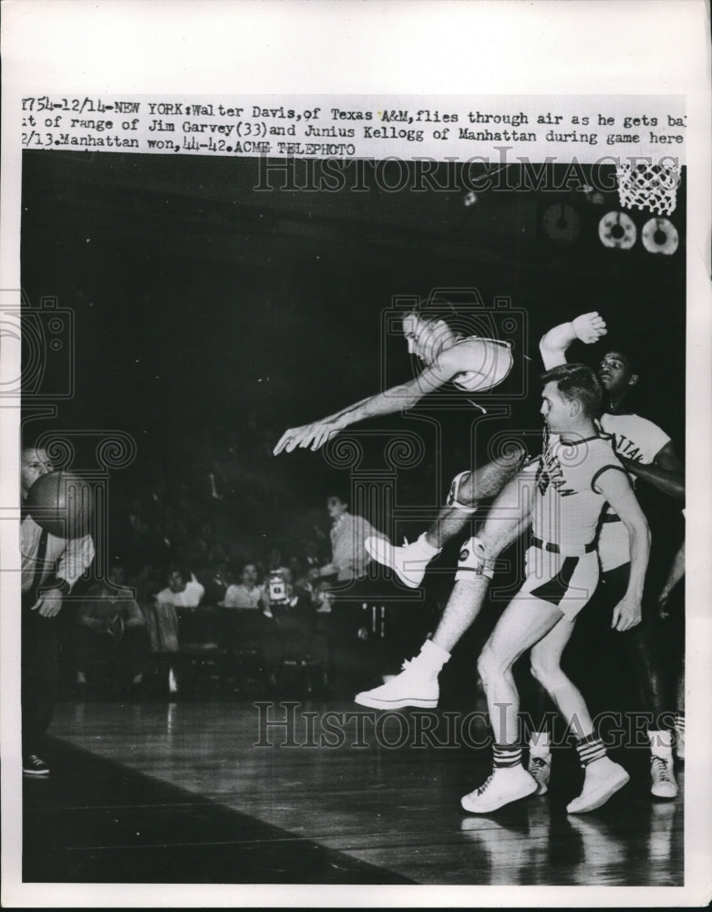 1951 Press Photo Walter Davis of Texas A&amp;M, Manhattan&#39;s Jim Garvey &amp; J. Kellogg - Historic Images