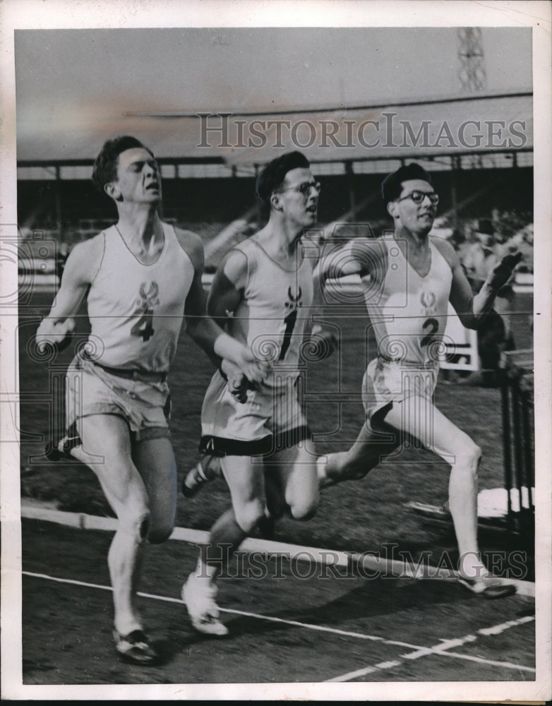 1952 Press Photo R. Day, S. Bryant, K. Marsden, 880-yard event - nes05305 - Historic Images