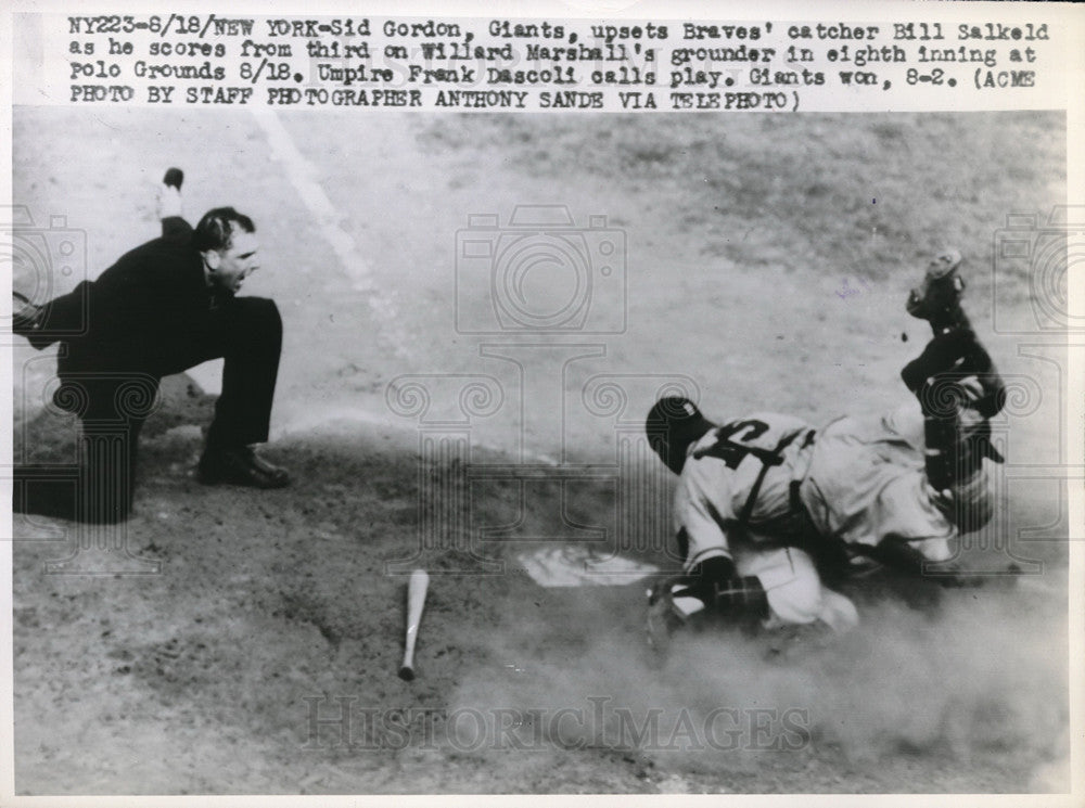 1948 Press Photo Giants Sid Gordon scores vs Braves catcher Bill Salkeld,- Historic Images