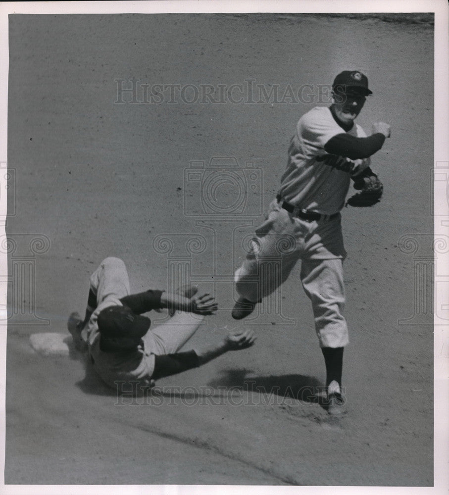 1955 Press Photo Nationals&#39; Eddie Yost out a 2nd vs Indians&#39; George Strickland - Historic Images