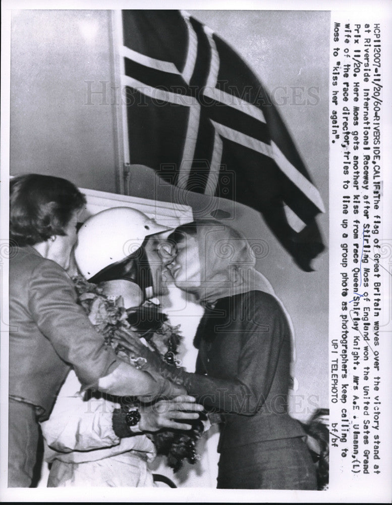 1960 Press Photo British racer Stirling Moss gets kiss from Queen Shirley Knight- Historic Images