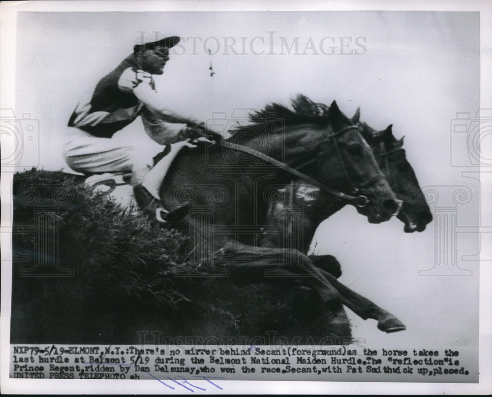 1955 Press Photo Dan Delsunay on Prince Regent vs Secant at Belmont NY race - Historic Images