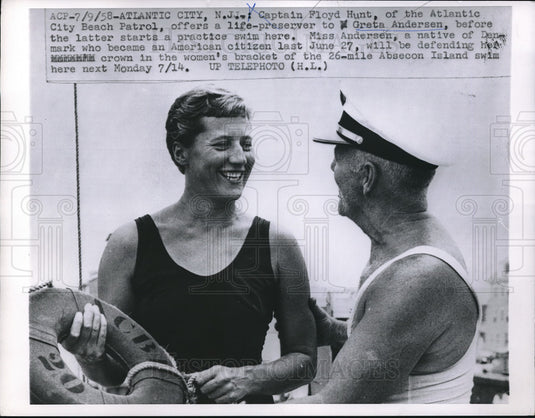 1958 Press Photo Captain Floyd Hunt & Greta Andersen swimmer at Atlantic City NJ - Historic Images