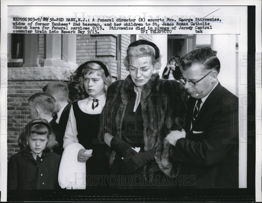 1958 Press Photo Mrs George Stirweiss widow of Yankee 2nd baseman at his funeral - Historic Images