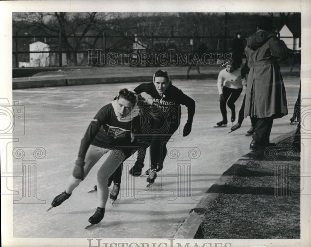 1946 Press Photo Norma C. Davis Middle Atlantic Outdoor Speed Skating New York - Historic Images