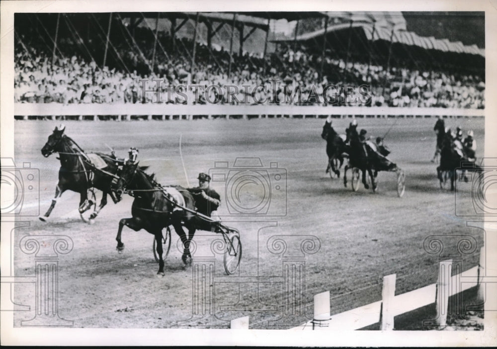 1951 Press Photo Guy Crippen, Mainliner Wins Hambletonian Stakes, New York - Historic Images