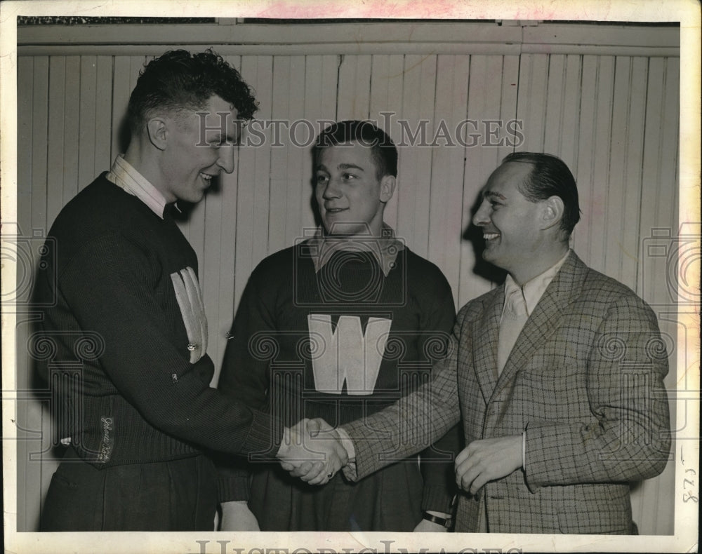 1942 Press Photo Johnny Klotz, Harry Stuhldreher, Pat Harder, Wisconsin Football - Historic Images