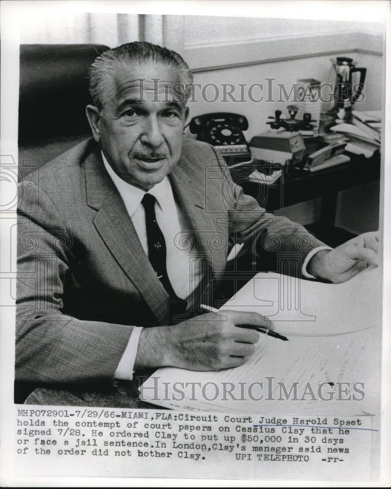 1966 Press Photo Judge Harold Spaet, Cassius Clay Contempt Case, Miami, Florida - Historic Images