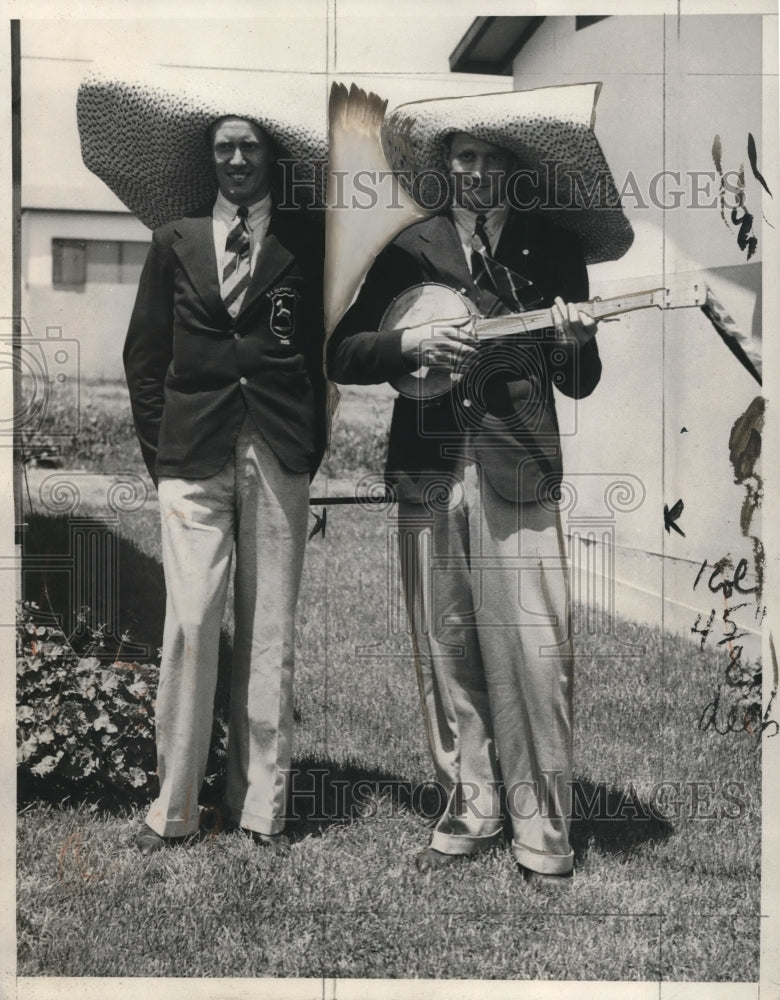 1932 Press Photo W Walters, Harry Hart, Kappies Hats, Olympic Track, Los Angeles - Historic Images