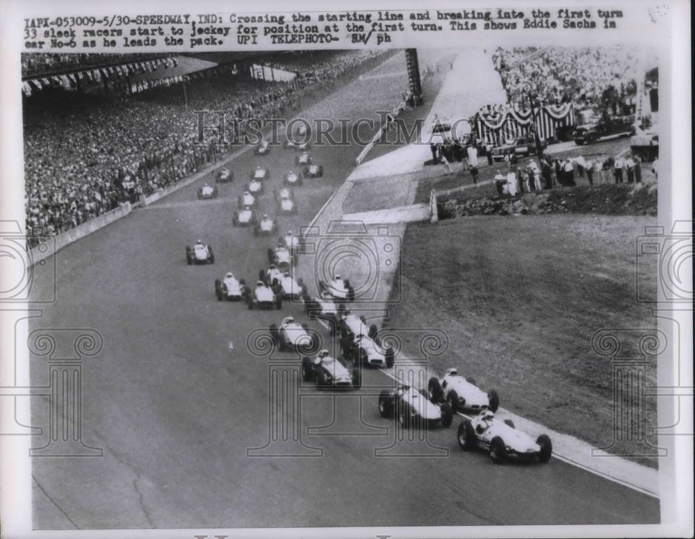 1960 Press Photo Eddie Sachs No. 6 Leads in Indianapolis 500 Auto Race, Indiana - Historic Images