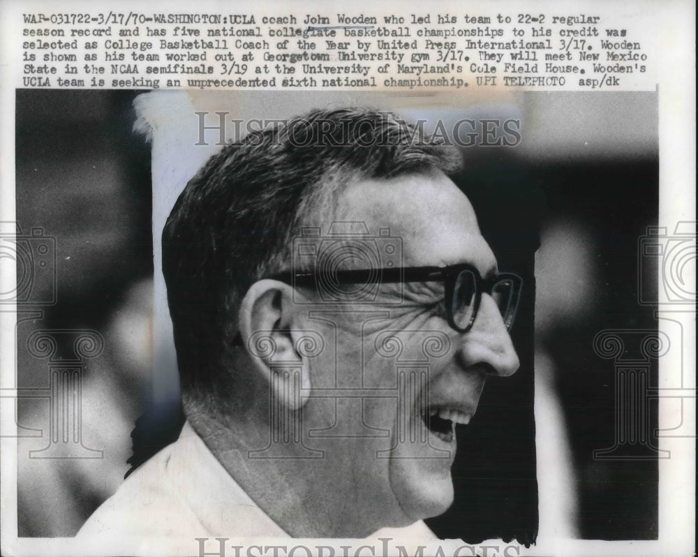 1970 Press Photo John Wooden, UCLA, College Basketball Coach of Year, Washington - Historic Images
