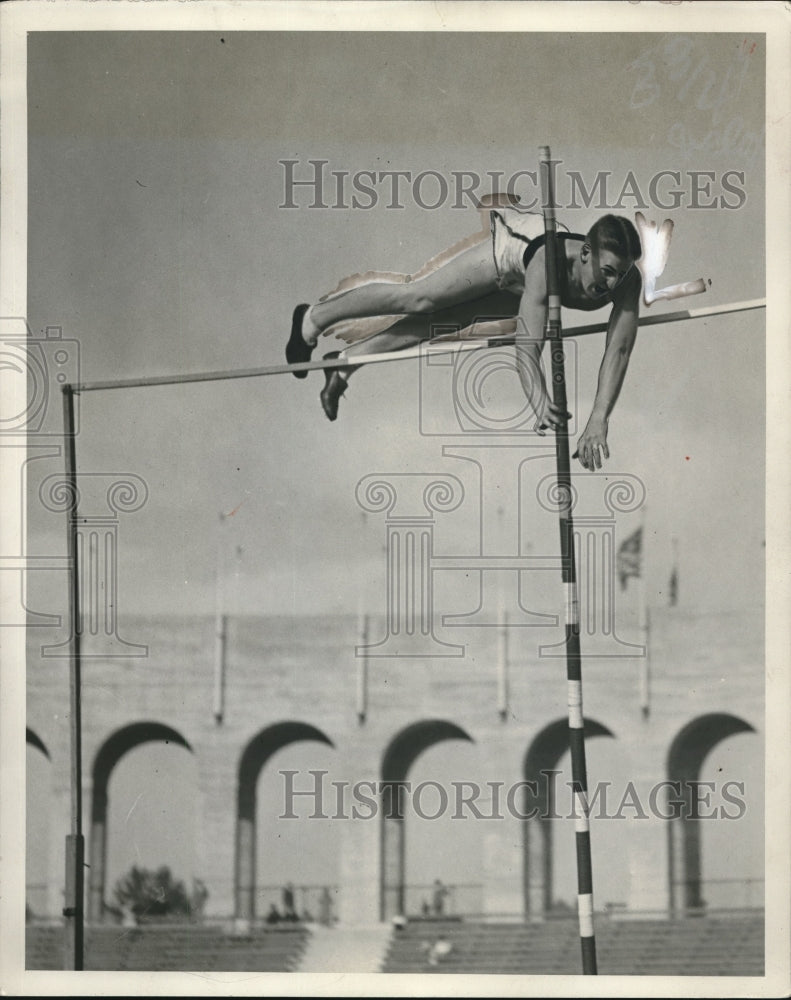 1929 Press Photo Jack Williams Pole Vault, University of Southern California - Historic Images