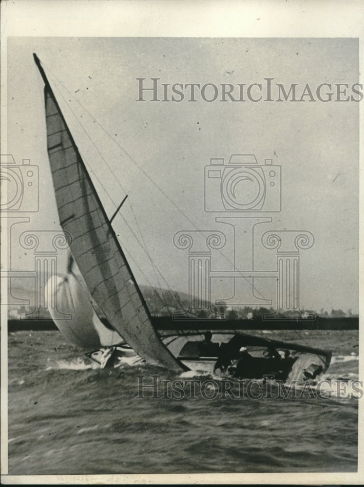 Red Stephens 1931 Press Photo Baby Bird Yacht Tips, Red Stephens, Race, Suisun Bay ...