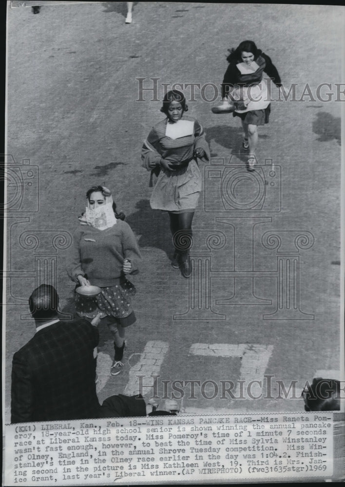 1969 Press Photo Raneta Pomeroy Wins Pancake Race, Liberal, Kansas - nes08071 - Historic Images