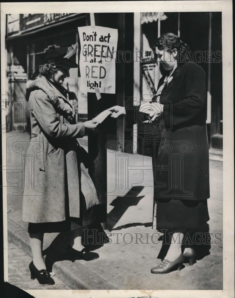 1939 Press Photo Campaign Against Jaywalking Cleveland, Mrs. Ziegler, L. Wegrzyn - Historic Images