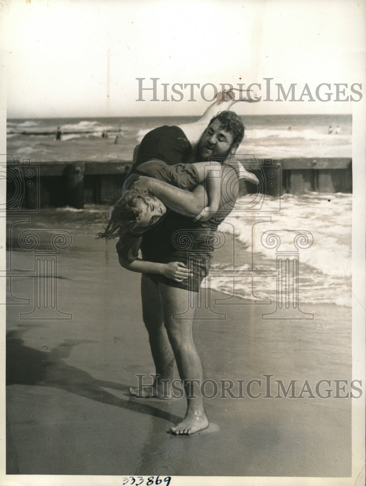 1936 Press Photo Wrestler Mountain Dean and Wife, Miami Beach, Florida - Historic Images