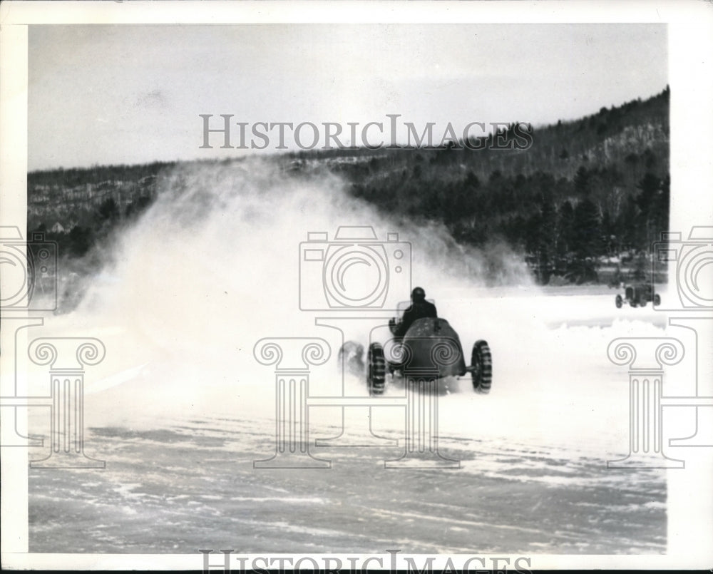 1941 Press Photo Charlie Junkala Wins Ice Buggy Race, Alton Bay, New Hampshire - Historic Images