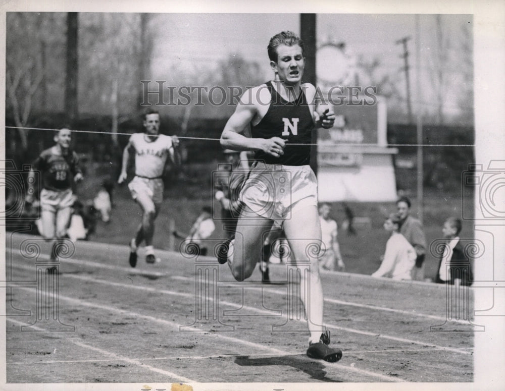 1944 Press Photo Henry Alteseter Wins Quarter Mile Dash, Drake Relays, Iowa - Historic Images