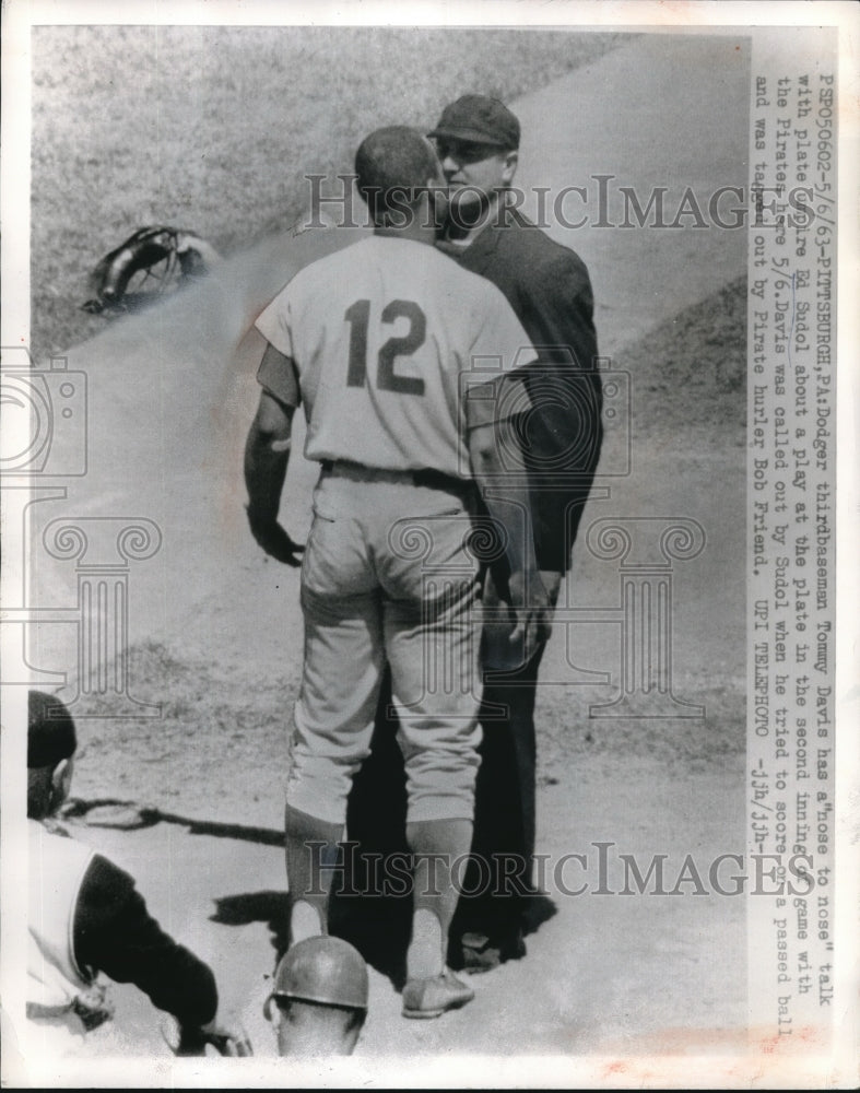 1963 Press Photo Tommy Davis of Dodgers Talks to Umpire Ed Sudol, Pittsburgh - Historic Images