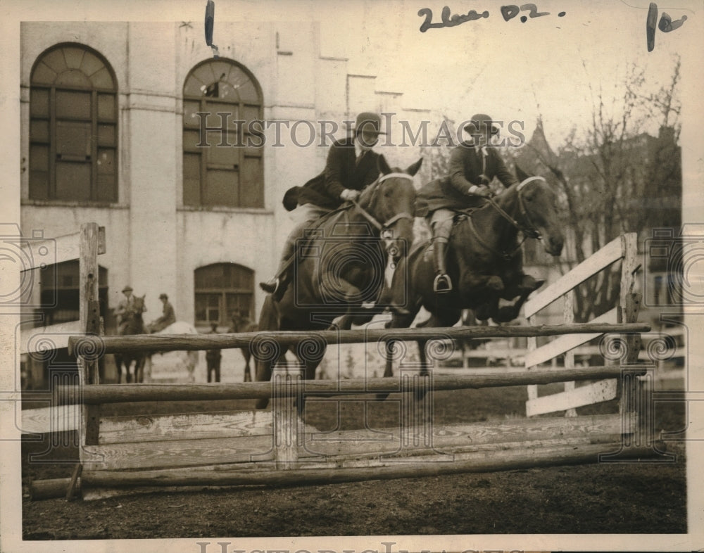 1923 Press Photo Madeline Lasshire, Mary Jackson, Washington D.C. Riding Club - Historic Images