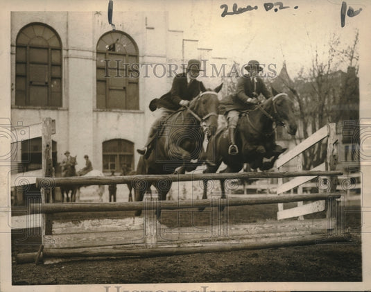 1923 Press Photo Madeline Lasshire, Mary Jackson, Washington D.C. Riding Club - Historic Images