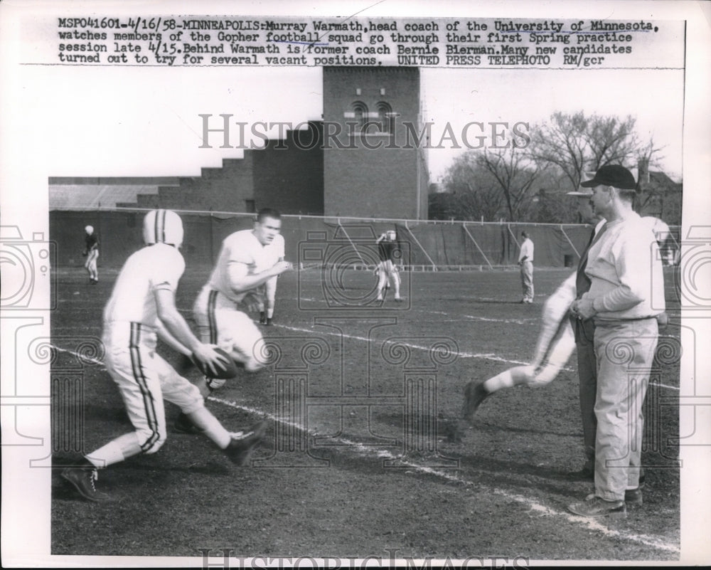 1958 Press Photo University of Minnesota Football Coach Murray Warmath, Training - Historic Images