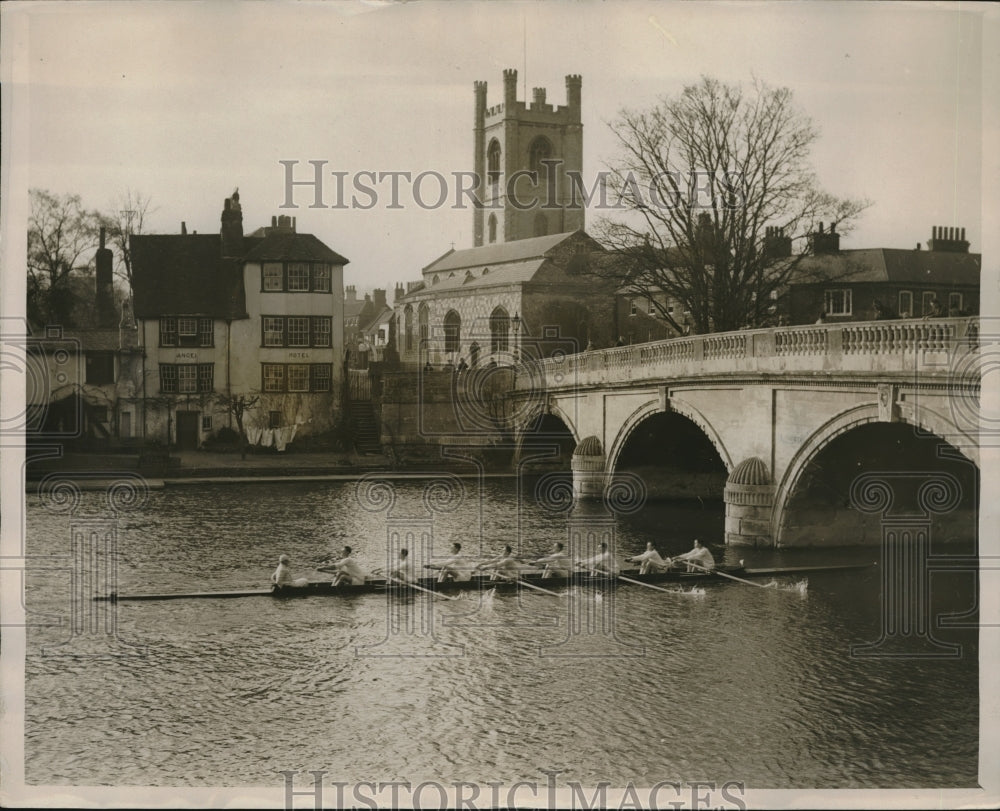 1928 Press Photo Cambridge Crew Team Practices at Henley - nes10123 - Historic Images