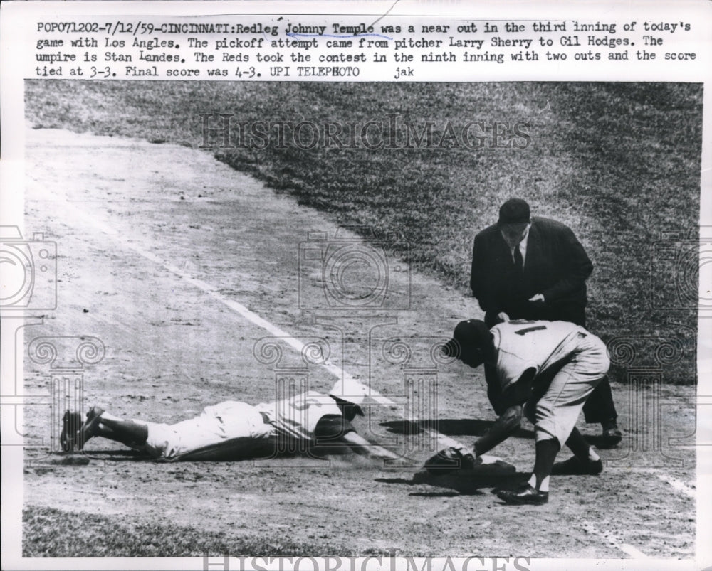 1959 Press Photo Johnny Temple, Cincinnati Reds, Gil Hodges, Los Angeles Dodgers - Historic Images