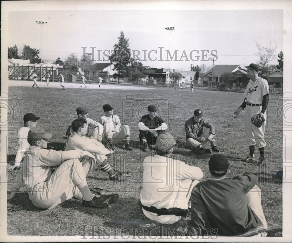 1946 Press Photo Scene from the Bob Feller&#39;s baseball School in Tampa, Florida - Historic Images