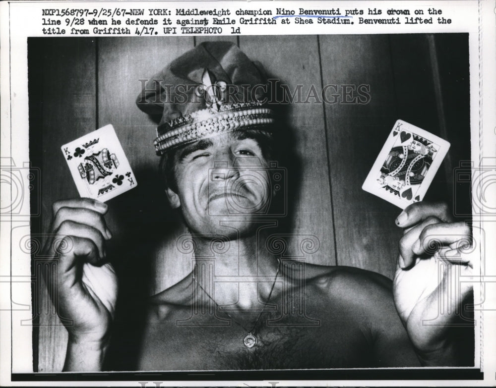 1967 Press Photo Middleweight champion Nino Benvenuti puts his crown - nes10461 - Historic Images