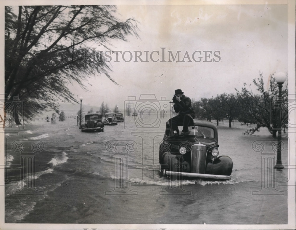 1937 Press Photo Scene Of Water After The Potomac River Having Risen Six Feet - Historic Images