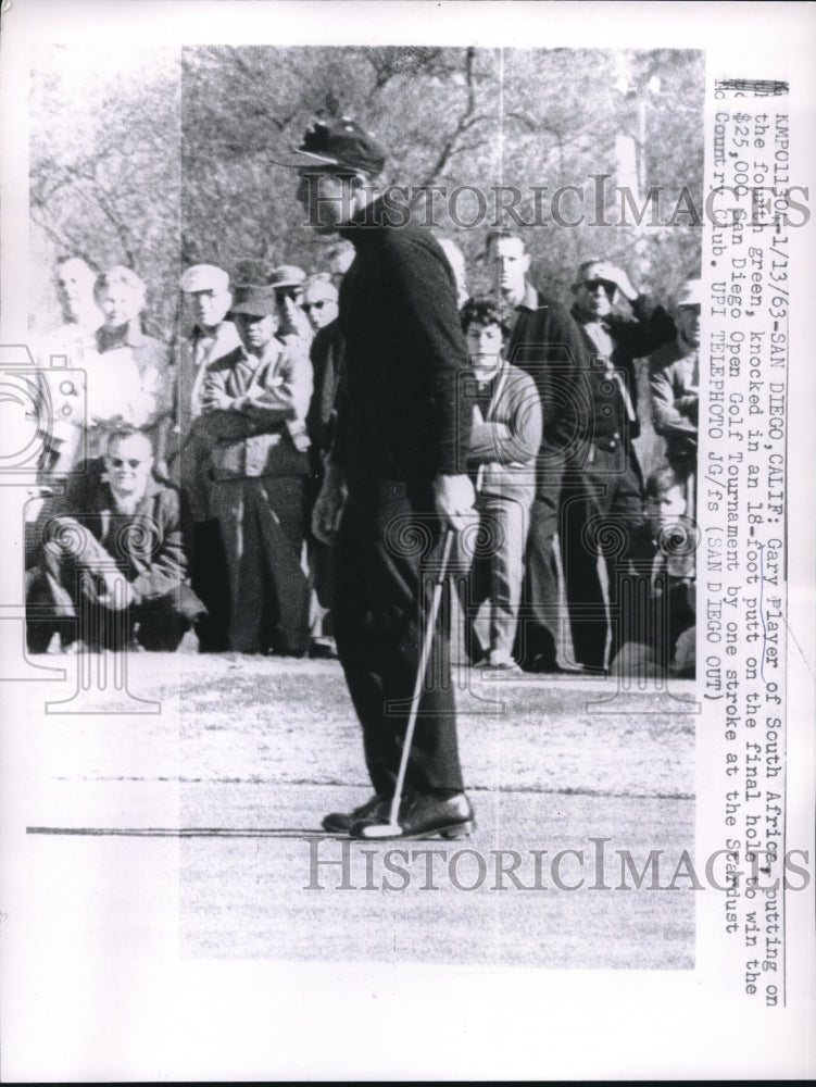 1963 Press Photo Gary Players Putts on Final Hole to Win San Diego Open - Historic Images