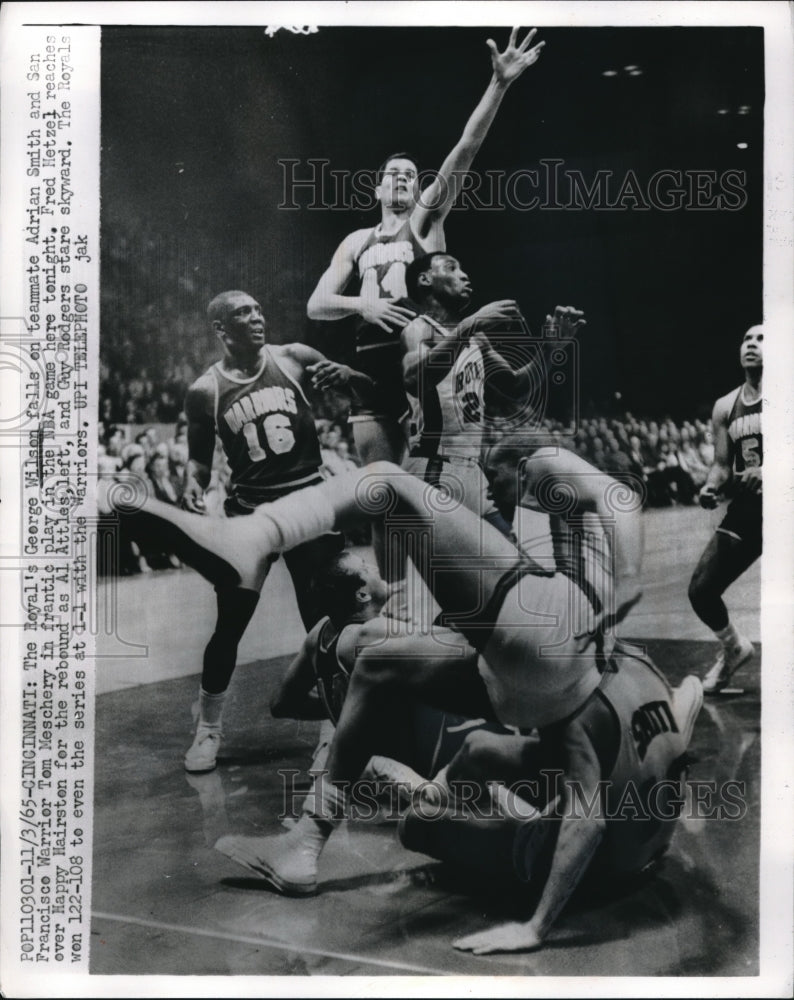 1965 Press Photo George Wilson falls on teammate Adrian Smith, Tom Meschery - Historic Images