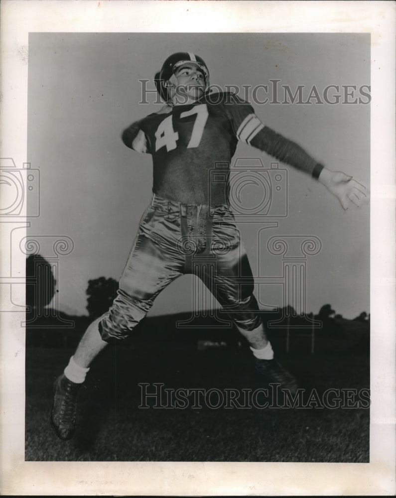 1950 Press Photo Football player in action during game - nes10816 - Historic Images