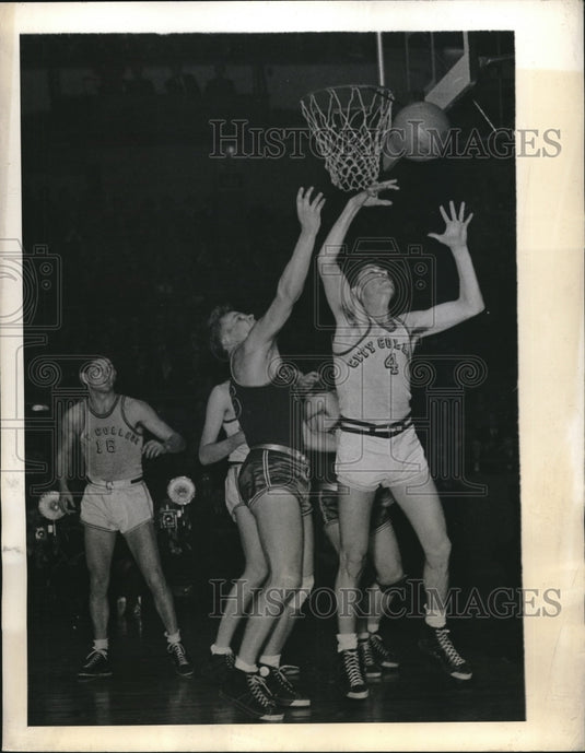 1944 Press Photo J.Laub & G.Malinowski, Detroit University basketball - Historic Images