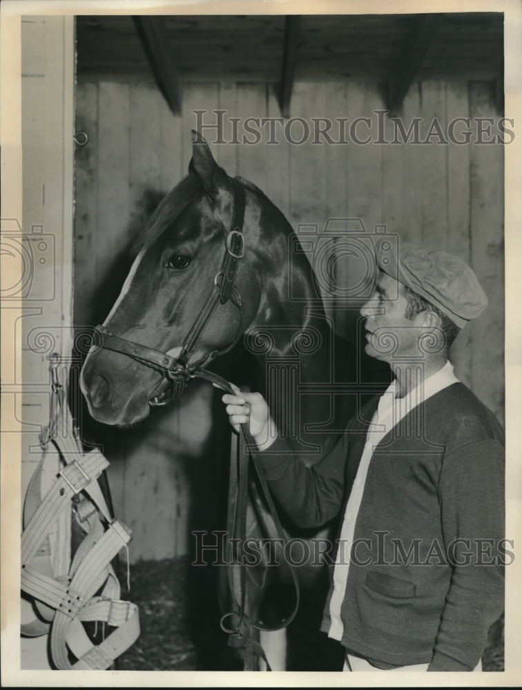 1954 Press Photo Admiral Porter with exercise boy Sam Roberts - nes10895 - Historic Images