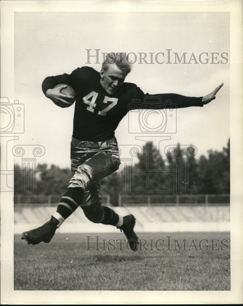 1938 Press Photo Sam Nuznov doing a right halfback. - nes11031 - Historic Images