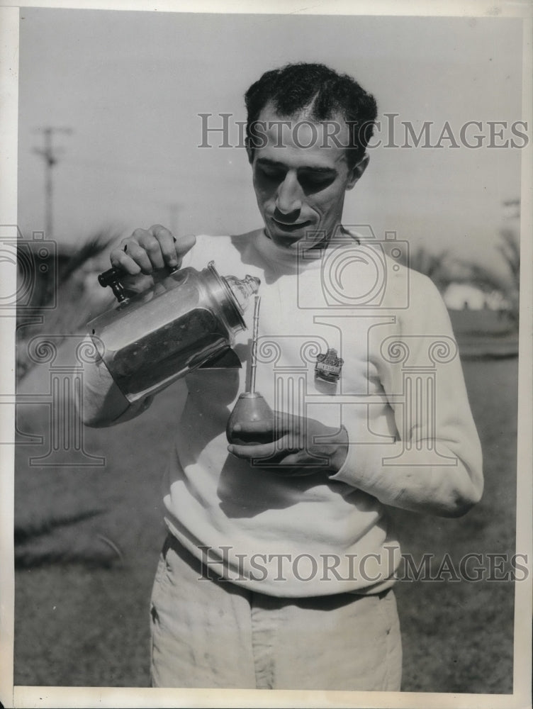 1932 Press Photo Carmelo Robledo Feather wieght Champ at Olypmic Village, L.A. - Historic Images