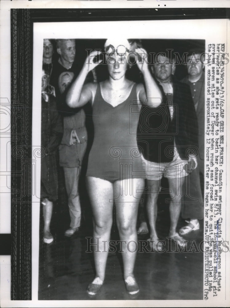 1962 Press Photo Claudia MacPherson fixing her goggles. - nes11078 - Historic Images