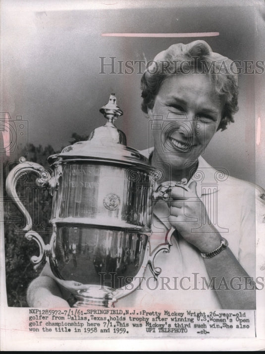 1961 Press Photo Mickey Wright holds trophy after winning U. S. Women's Open - Historic Images