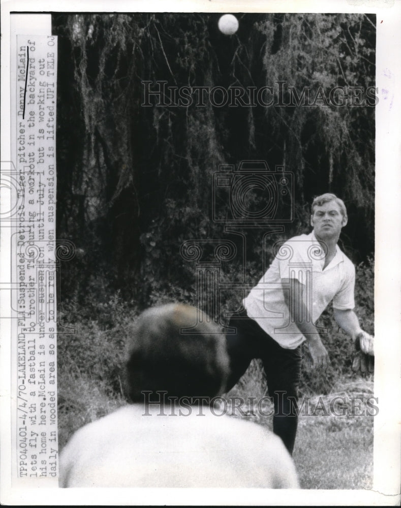 1970 Press Photo Denny McLain playing with his brother, Tim. - nes11280 - Historic Images